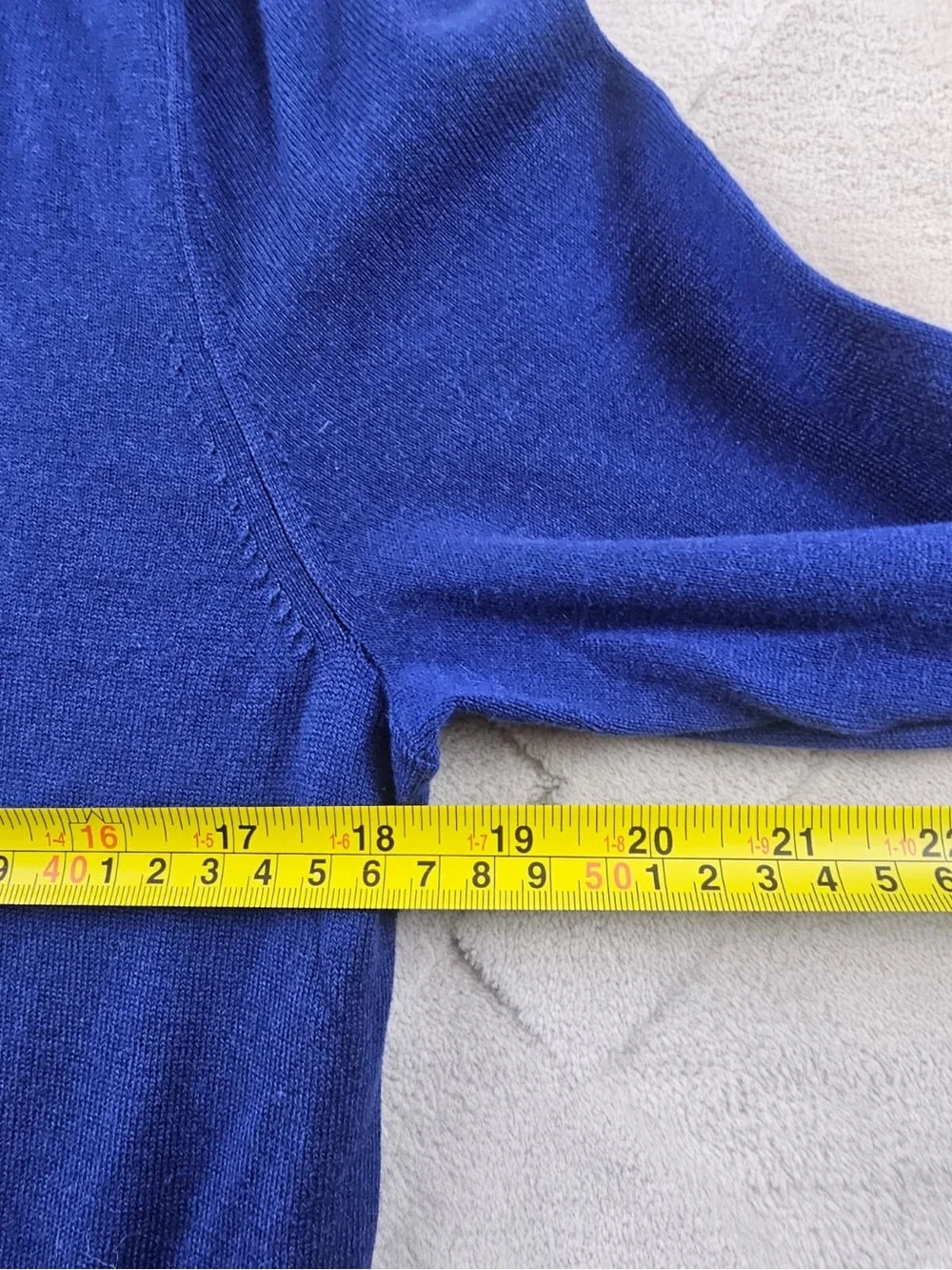 Banana Republic Luxury Blend V-Neck Sweater Mens Medium Silk/Cashmere Blend